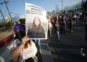 Protestan por el feminicidio de Debanhi y mujeres desaparecidas en México