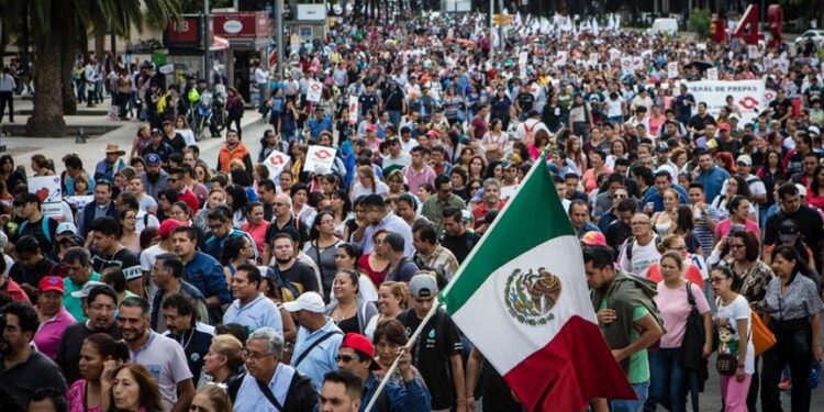 La oposición, con el pueblo, podrá detener a AMLO y la 4T