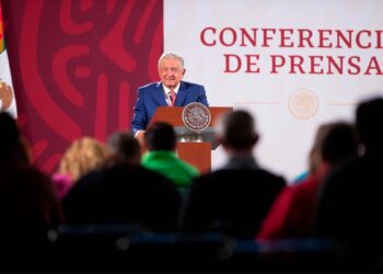 AMLO lamenta el “escándalo” en medios por retén de hombres armados que detuvieron a periodistas