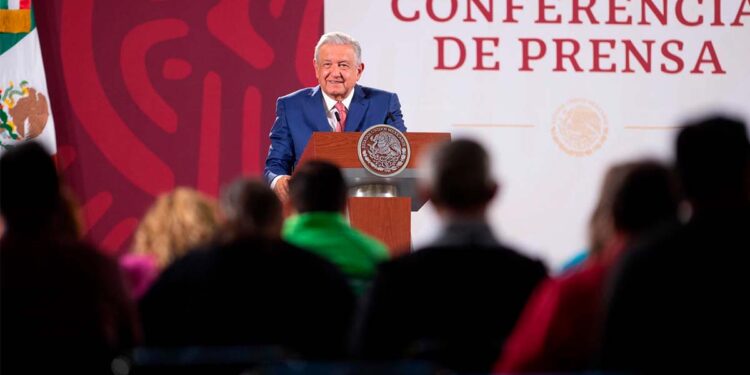 AMLO lamenta el “escándalo” en medios por retén de hombres armados que detuvieron a periodistas