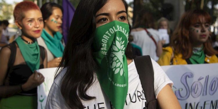 SCJN avala aborto para menores de edad víctimas de violación