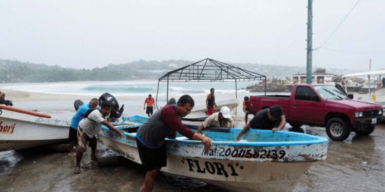 En peligro 75 municipios de Oaxaca por huracán Ágatha