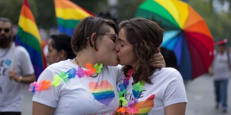 Marcha del Orgullo LGBT de CDMX prepara una edición en defensa de las mujeres