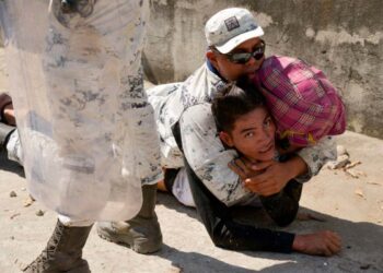 México detiene a migrantes como nunca antes