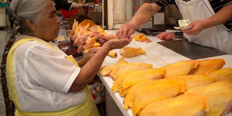 Precio del pollo en México se dispara al nivel más alto en 20 años