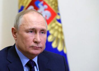 Putin asegura a Macron que Rusia sigue abierta al diálogo con Ucrania