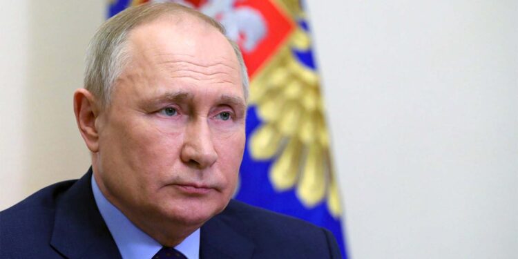 Putin asegura a Macron que Rusia sigue abierta al diálogo con Ucrania