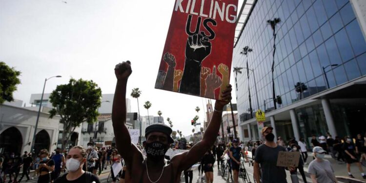 Dos años después del asesinato de George Floyd, el trauma racial impregna EE.UU.