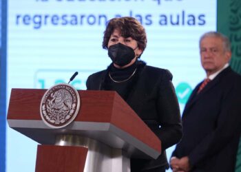 AMLO pretende adoctrinar estudiantes