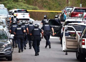 Mueren 14 niños, un profesor y el agresor en un tiroteo en un colegio en Texas