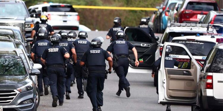 Mueren 14 niños, un profesor y el agresor en un tiroteo en un colegio en Texas