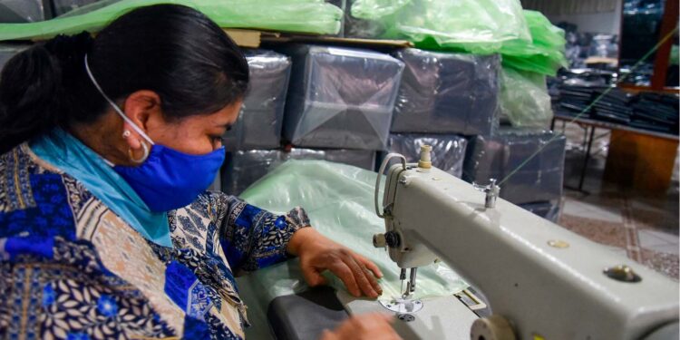 En México, 33 millones de trabajadores carecen de ingresos para cubrir el costo de dos canastas básicas