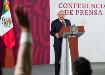 No subirán tarifas de gasolinas ni electricidad pese a inflación: AMLO