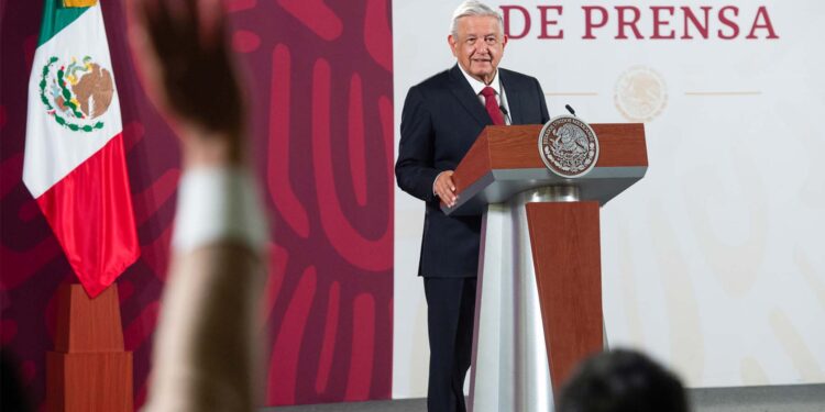 No subirán tarifas de gasolinas ni electricidad pese a inflación: AMLO