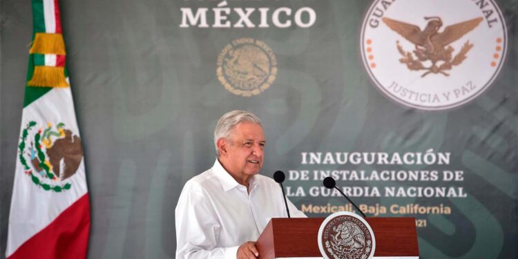 Con AMLO hay siete veces más militares