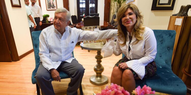 Expulsan a Claudia Pavlovich del PRI