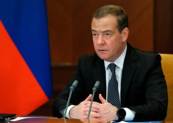 Cualquier intento de la OTAN para invadir Crimea es una declaración de guerra contra Rusia: Medvedev