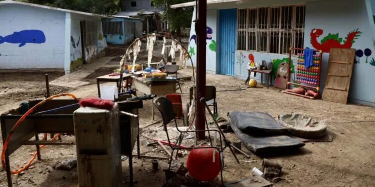Más de 40 escuelas resultaron afectadas tras el paso de Agatha por Oaxaca