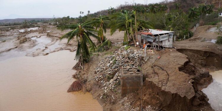Huracán Agatha deja 11 muertos y 33 desaparecidos en Oaxaca