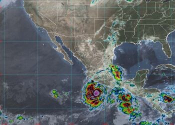 Blas se intensifica y pasa a huracán categoría 1