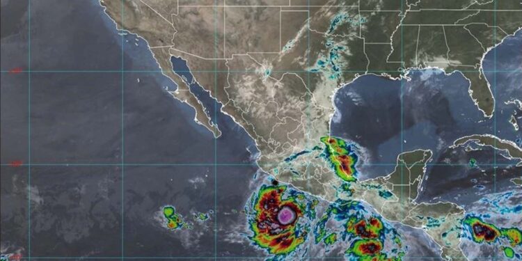 Blas se intensifica y pasa a huracán categoría 1