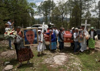 Sepultan a los dos sacerdotes jesuitas asesinados en Cerocahui, Chihuahua