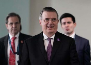 Ebrard inicia carrera presidencial para 2024