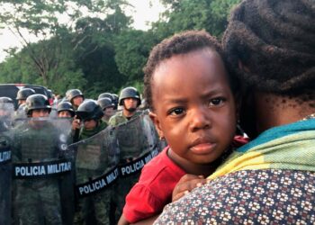 Save the Children pide protección para menores migrantes que viajan en caravana por México