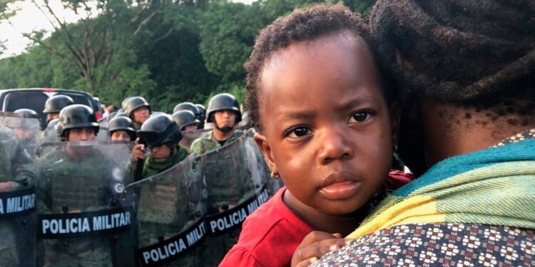 Save the Children pide protección para menores migrantes que viajan en caravana por México