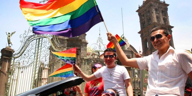 México inicia el mes del orgullo LGBT con avances pero con promesas incumplidas