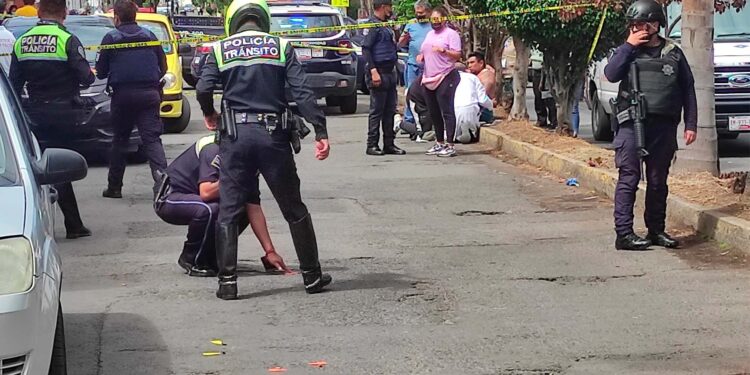 Dos menores resultan heridos tras balacera en centro de vacunación en Puebla