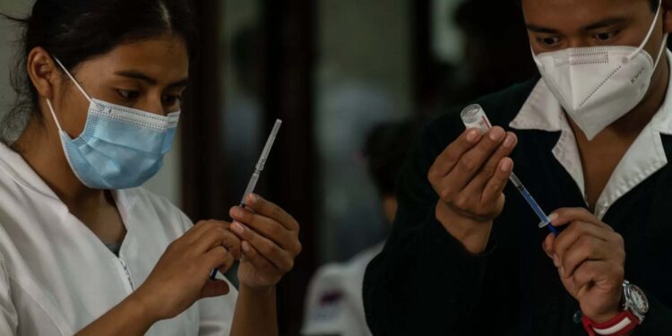 Quinta ola de Covid-19 llegaría a México con poco gasto en salud