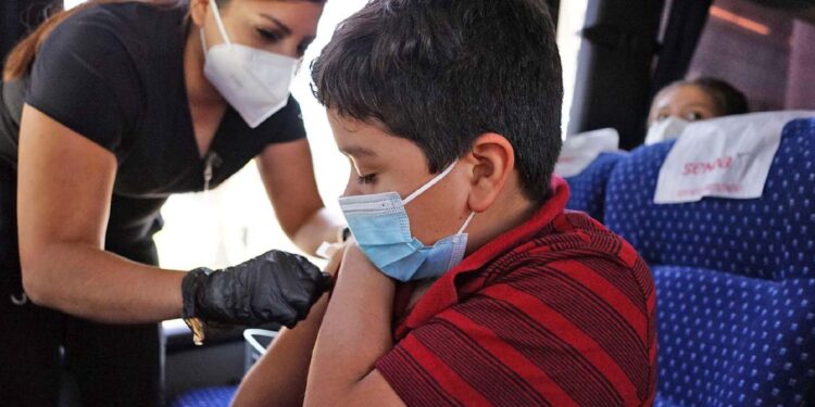 Inicia vacunación contra Covid-19 para niños de 5 a 11 años en cuatro estados