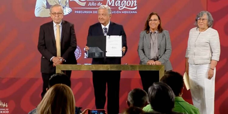 AMLO manda al Congreso iniciativa para eliminar el horario de verano