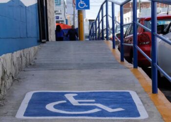 Casi 80% de las banquetas en México no tienen rampas para discapacitados: Inegi