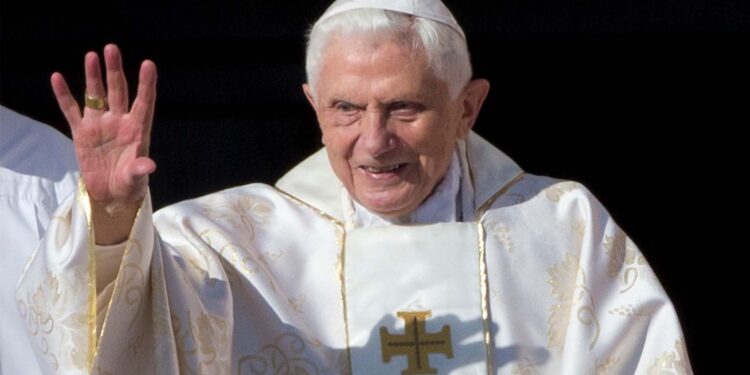 Falsa la noticia sobre la muerte del papa Benedicto XVI