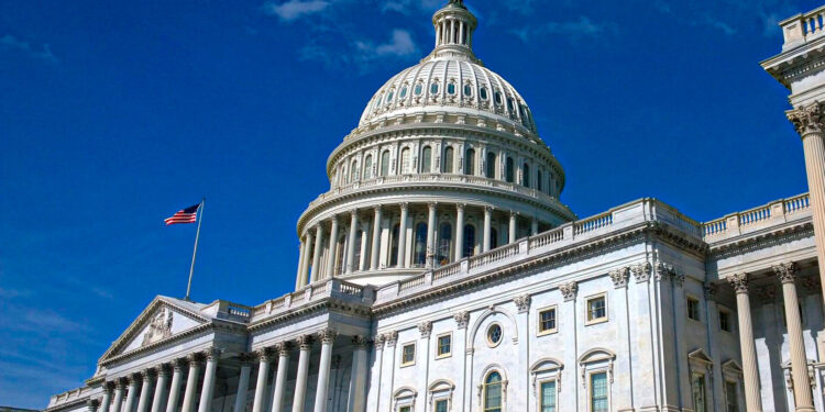 Senadores de EE.UU. piden restringir a medios rusos en español