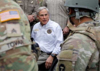 Gobernador de Texas autoriza a la Guardia Nacional detener a migrantes y regresarlos a la frontera con México