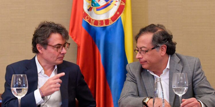 Petro designa ministro de Educación a excandidato colombiano