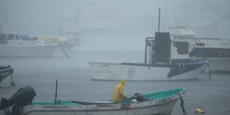 Huracán ‘Bonnie’ evoluciona a categoría 3 pero sigue lejos de costas mexicanas