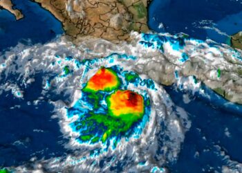 Huracán ‘Bonnie’ sube a categoría 2; provocará lluvias en 7 estados