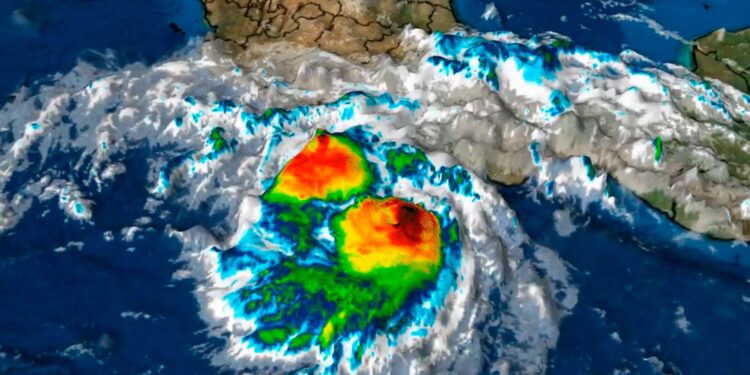 Huracán ‘Bonnie’ sube a categoría 2; provocará lluvias en 7 estados