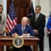 Biden firma una orden ejecutiva para proteger el aborto en EE.UU.
