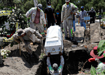 Hubo casi 100 mil muertos más por Covid-19 que las reportadas por la Secretaría de Salud: Inegi