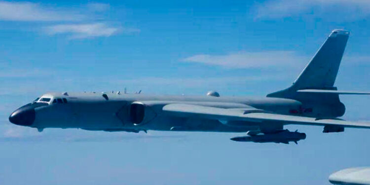 China vuela más de 100 aviones de combate alrededor de Taiwán