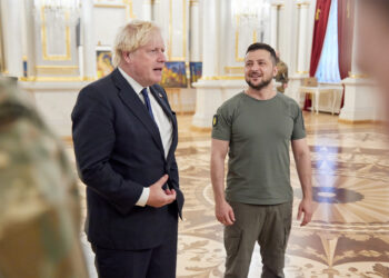 Boris Johnson realiza visita sorpresa a Ucrania y anuncia nuevo paquete de ayudas