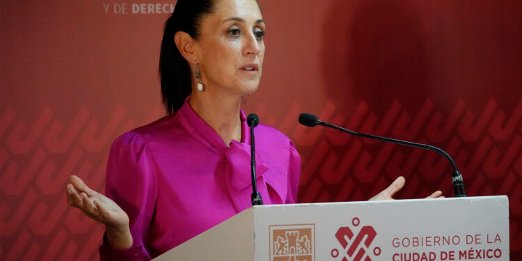 Sheinbaum descarta eliminar tenencia vehicular tras dichos de AMLO