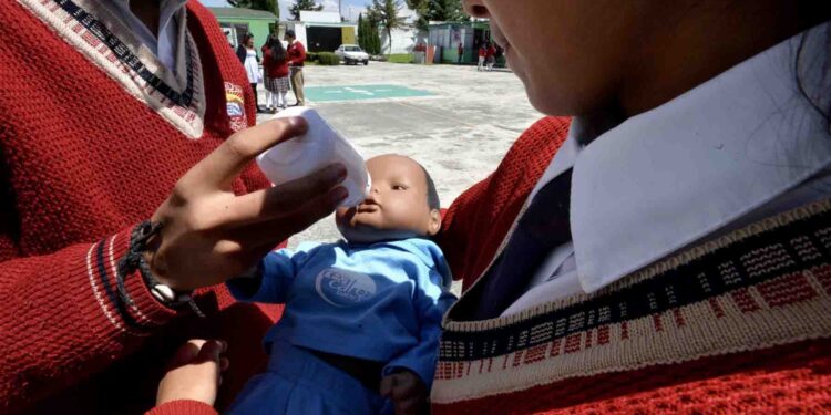 Persiste el embarazo en menores como un “problema público grave” en México