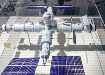 Rusia presenta modelo de su propia estación espacial