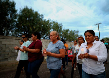 Familiares de mineros atrapados en “El Pinabete” se niegan a firmar acuerdo de indemnización